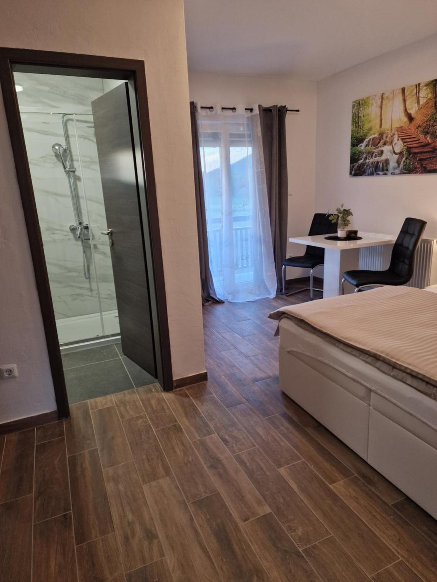 Guest House Macic Korenica Exterior foto