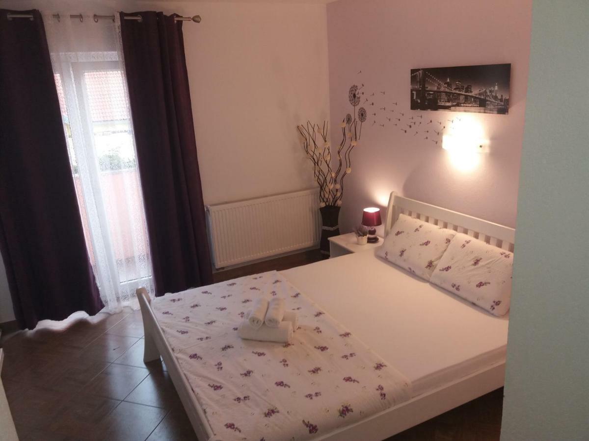 Guest House Macic Korenica Exterior foto