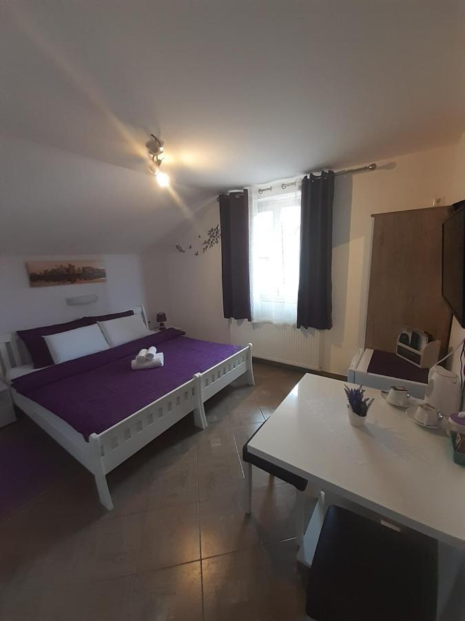 Guest House Macic Korenica Exterior foto